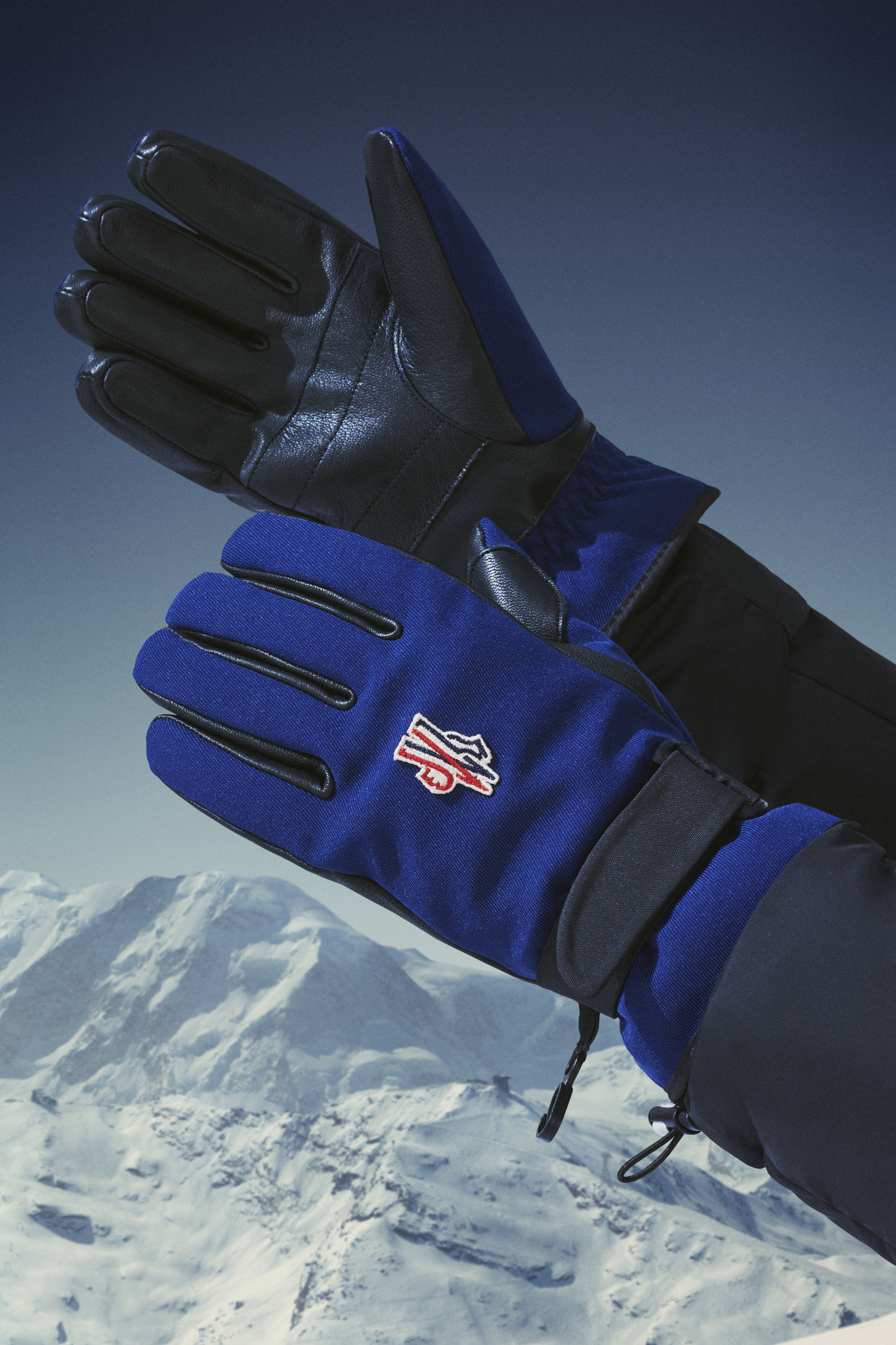 Moncler Label Stitched Leather Gloves In Black