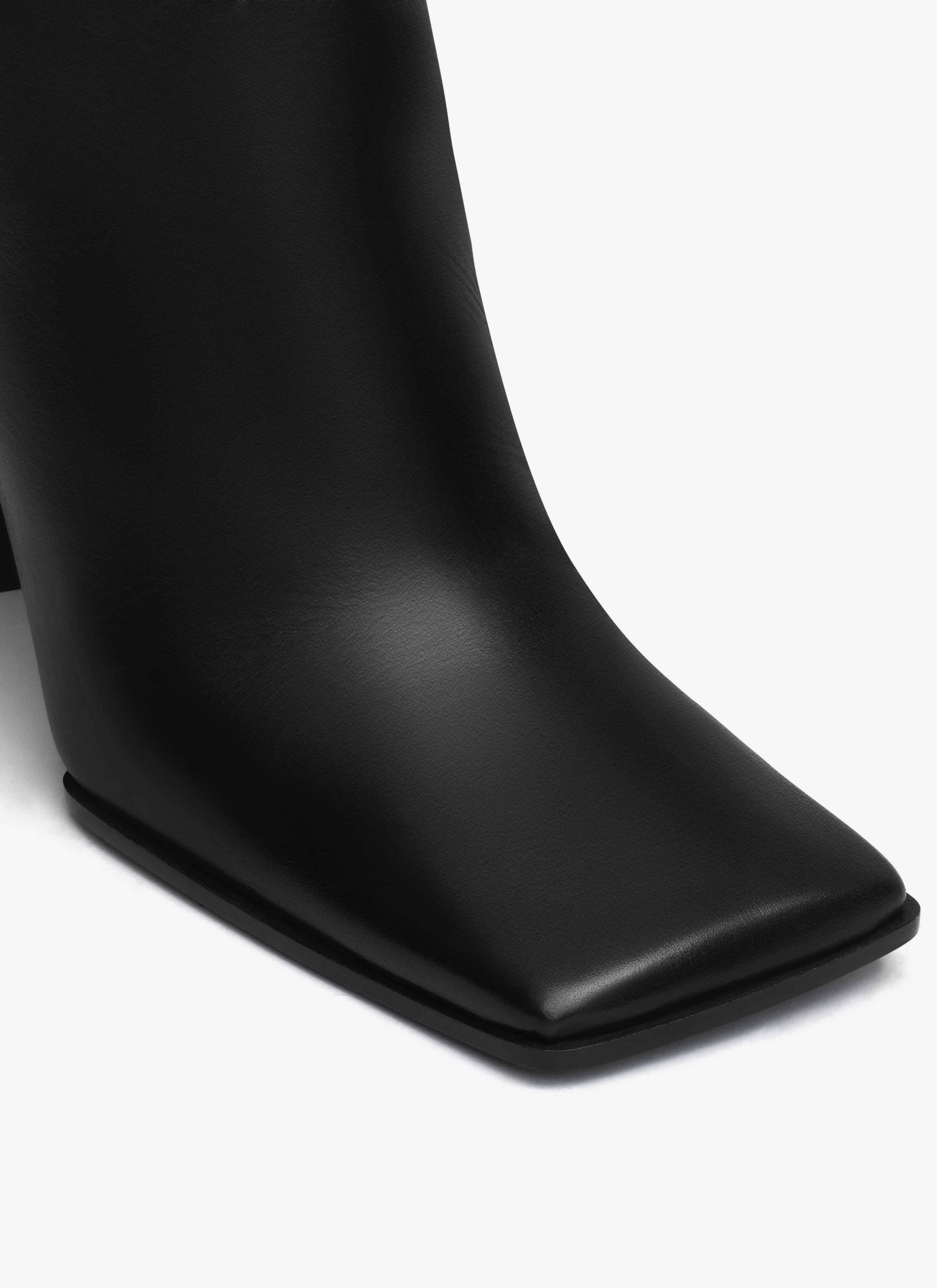 Alaïa Square Leather Ankle Boots In Black