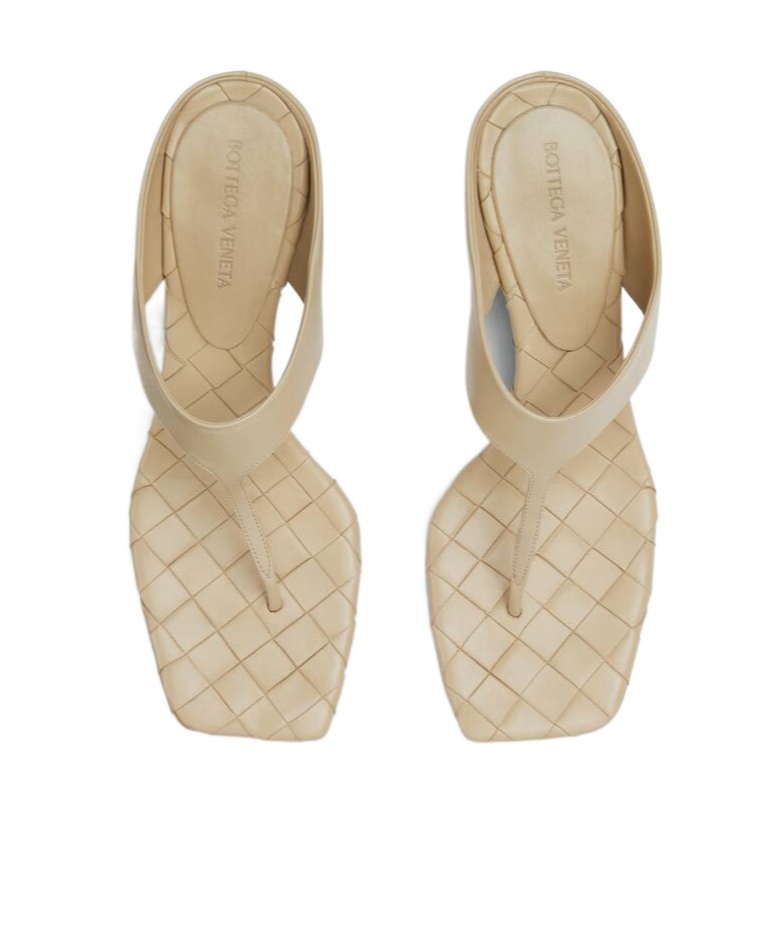 Bottega Veneta Marella Leather Thong Slide Sandals In Nude