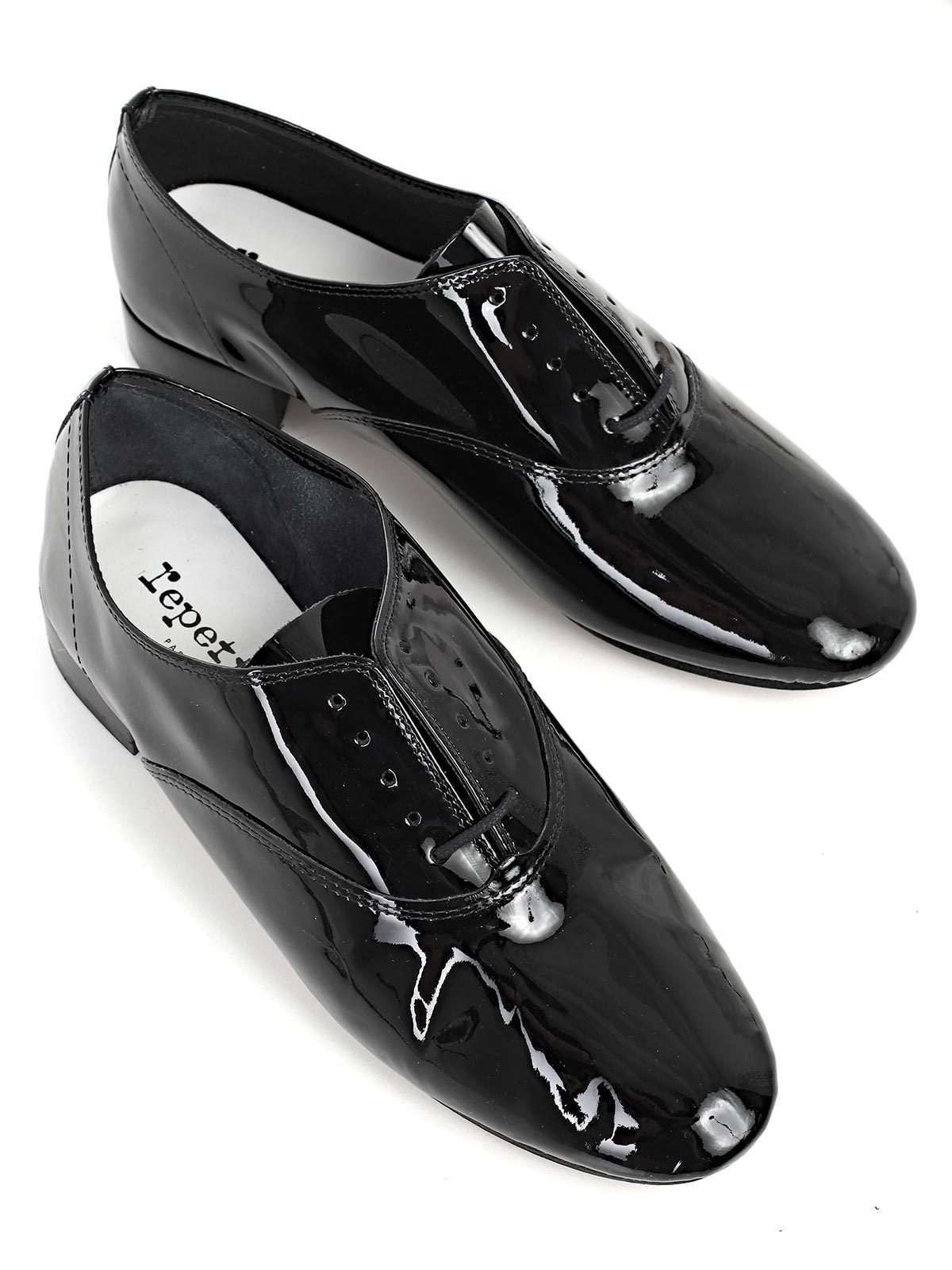Repetto Lacquered Leather Flats In Black