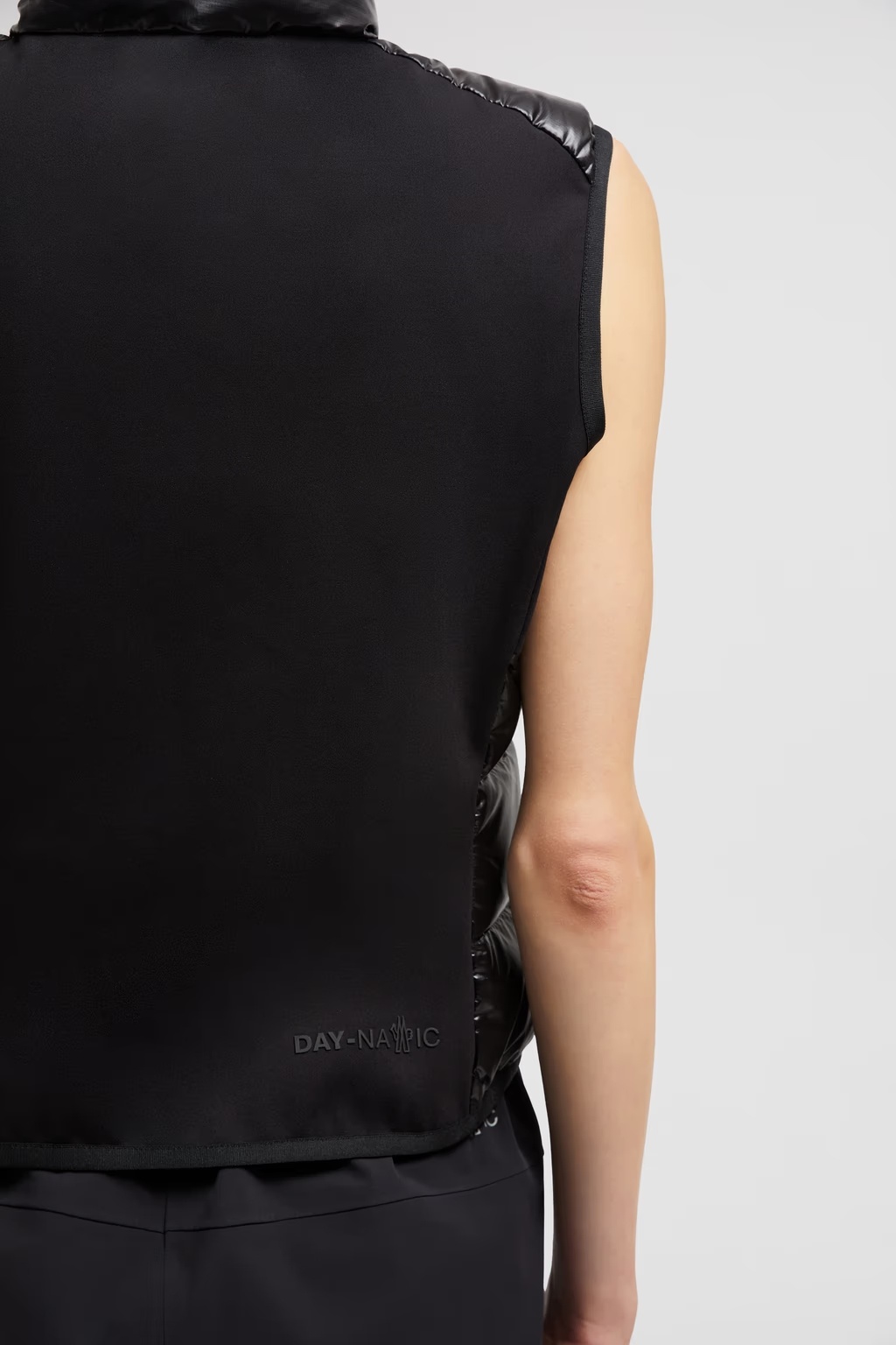 Moncler Gilet Zippé Matelassé En Jersey In Black