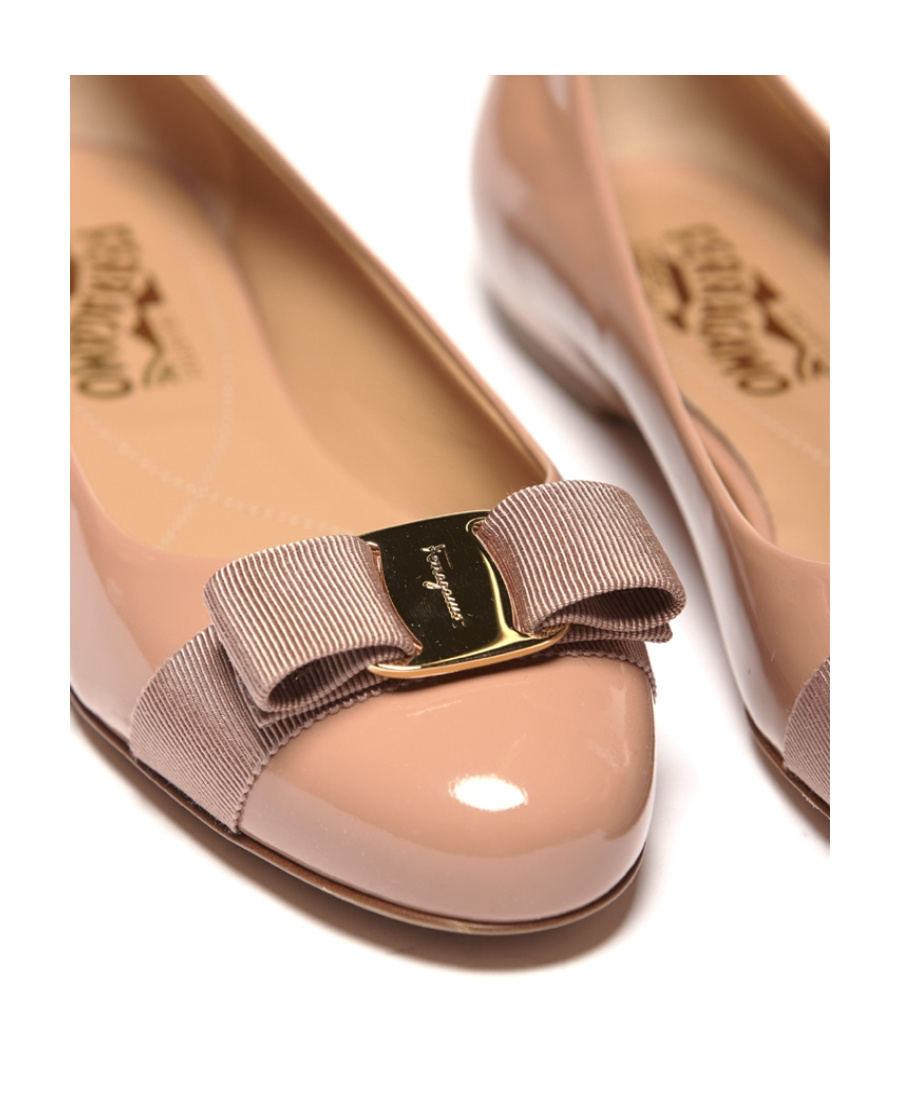 Ferragamo Varina Bow-detailed Patent-leather Ballet Flats In Pink