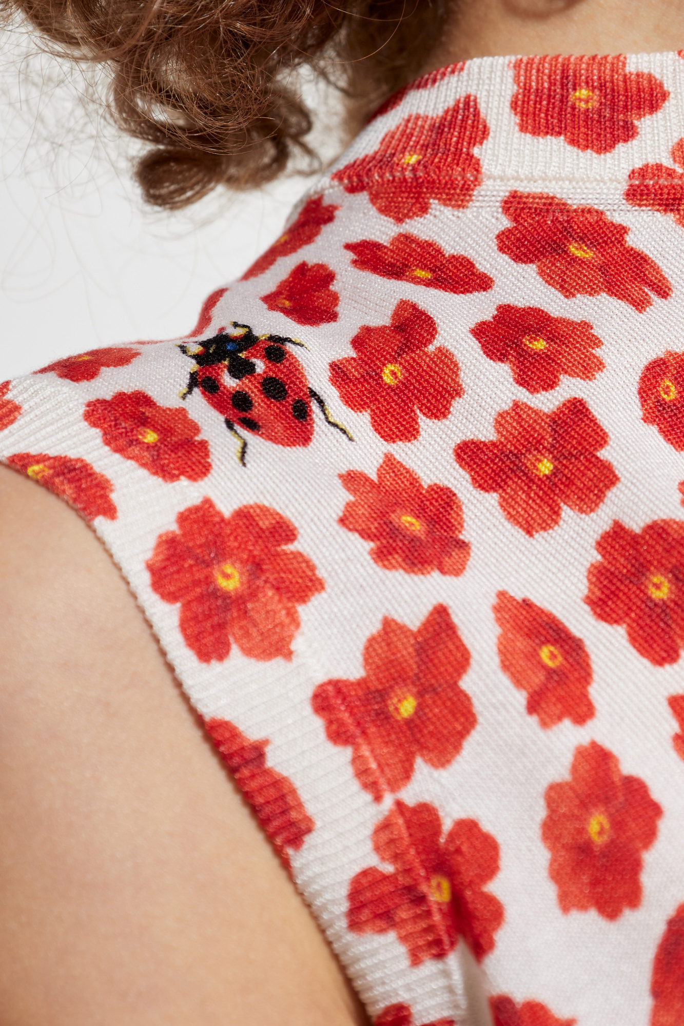 Versace Strawberry Garden Print Silk Knit Tank Top In Red