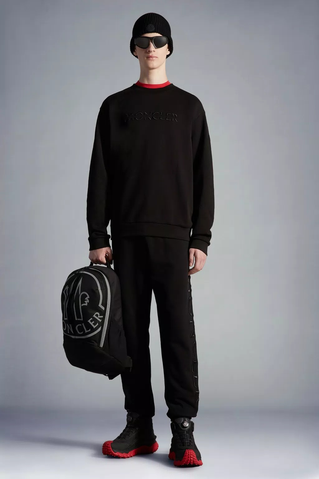 Moncler Logo-embroidered Track Pants In Black