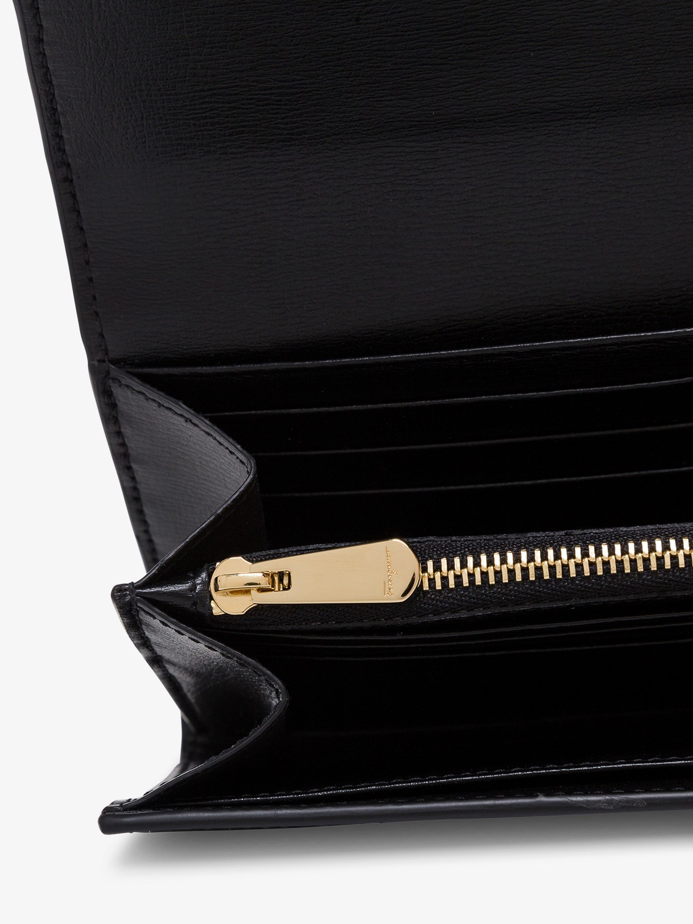 Ferragamo Vara Bow Continental Wallet In Black