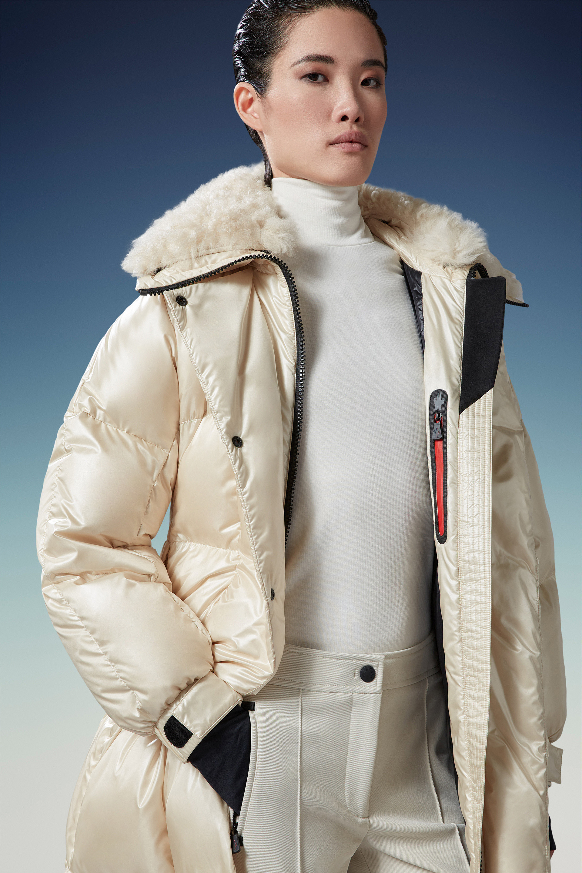 Moncler Chamoille Long-sleeved Down Jacket In Nude