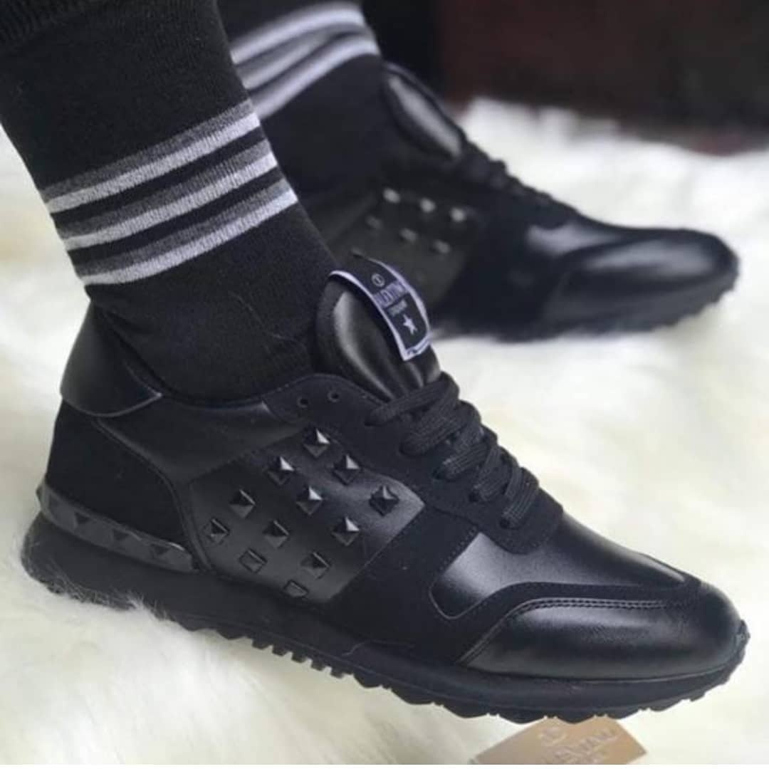 VALENTINO GARAVANI ROCKSTUD LOW-TOP SNEAKERS