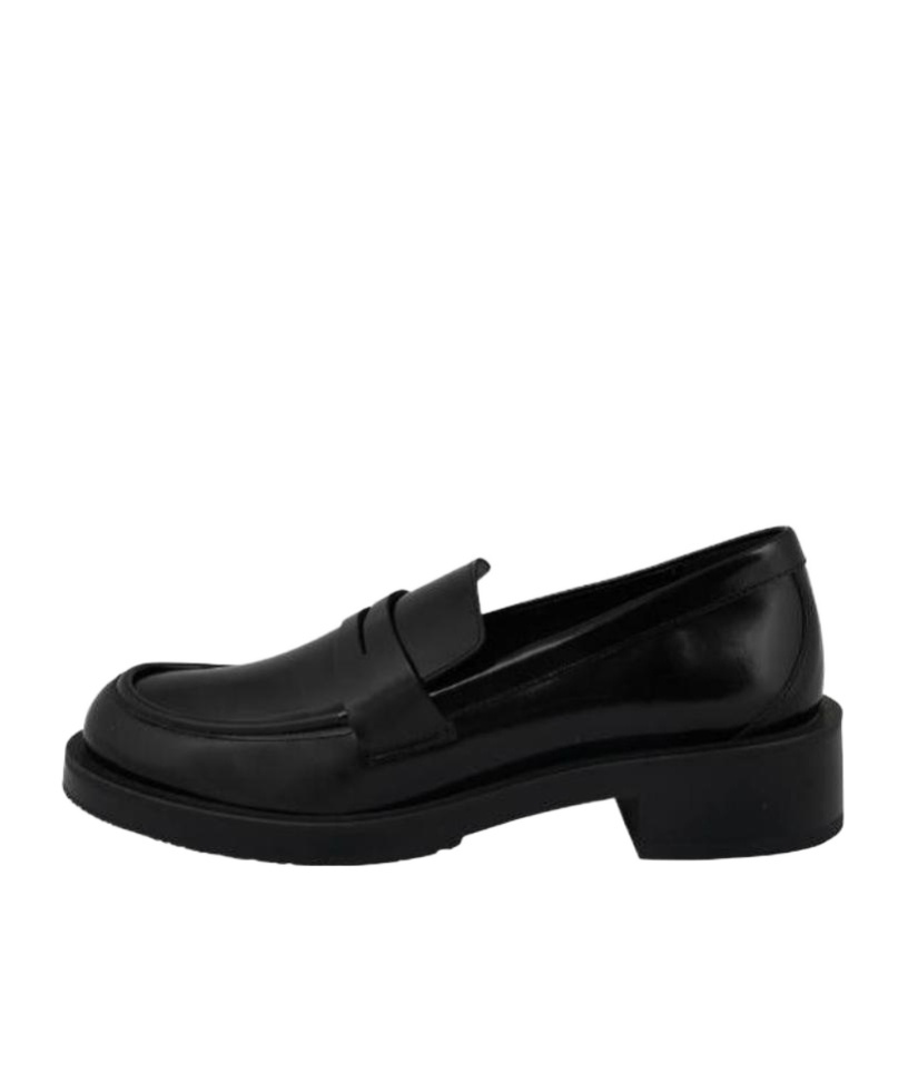 Stuart Weitzman Round Head Loafer Shoes In Black