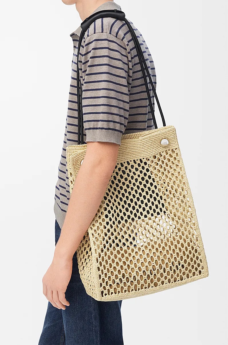 Loewe Pebble Hobo In Raffia In Natural