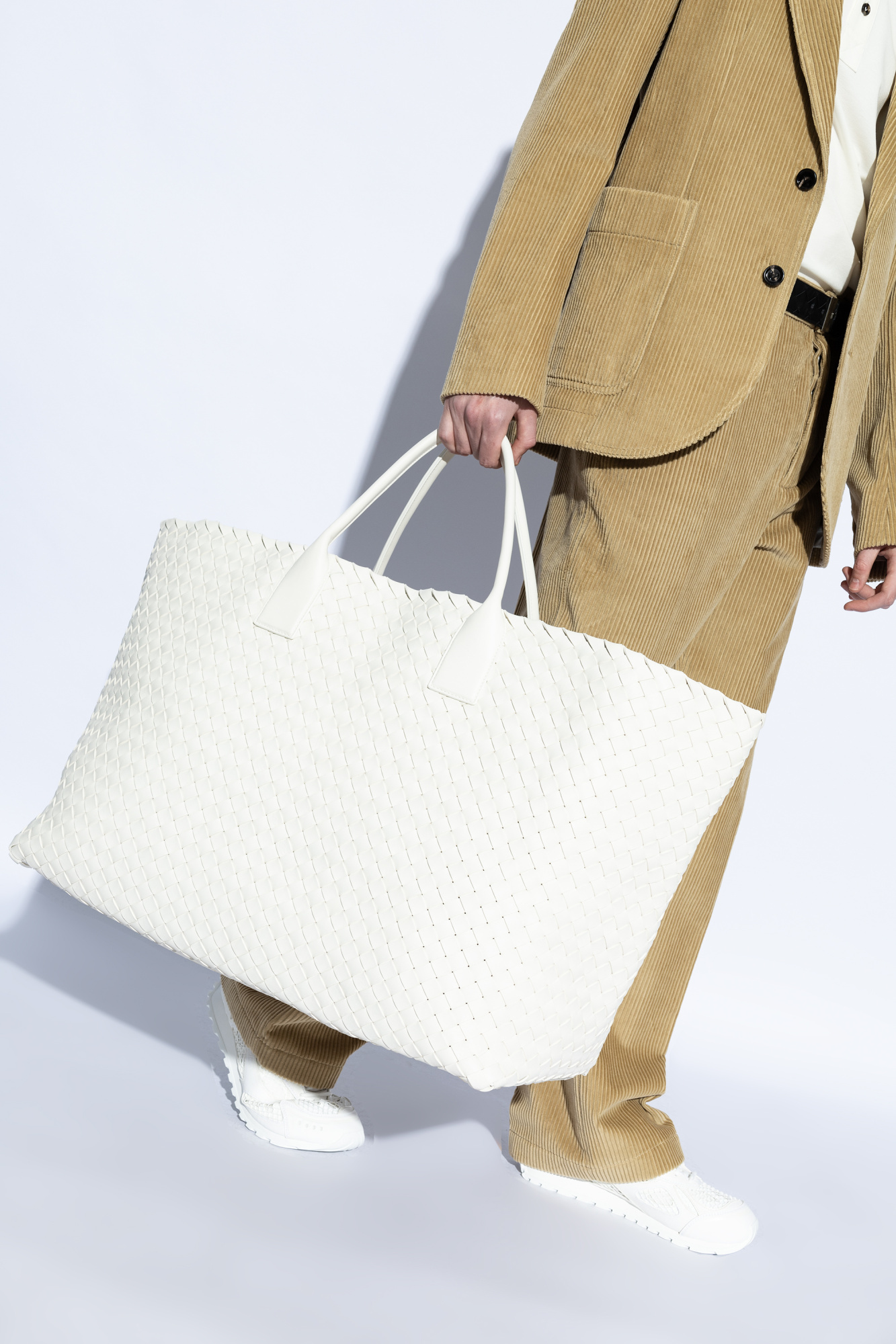 Bottega Veneta Maxi Cabat Intraccio Knitted Handbag In White