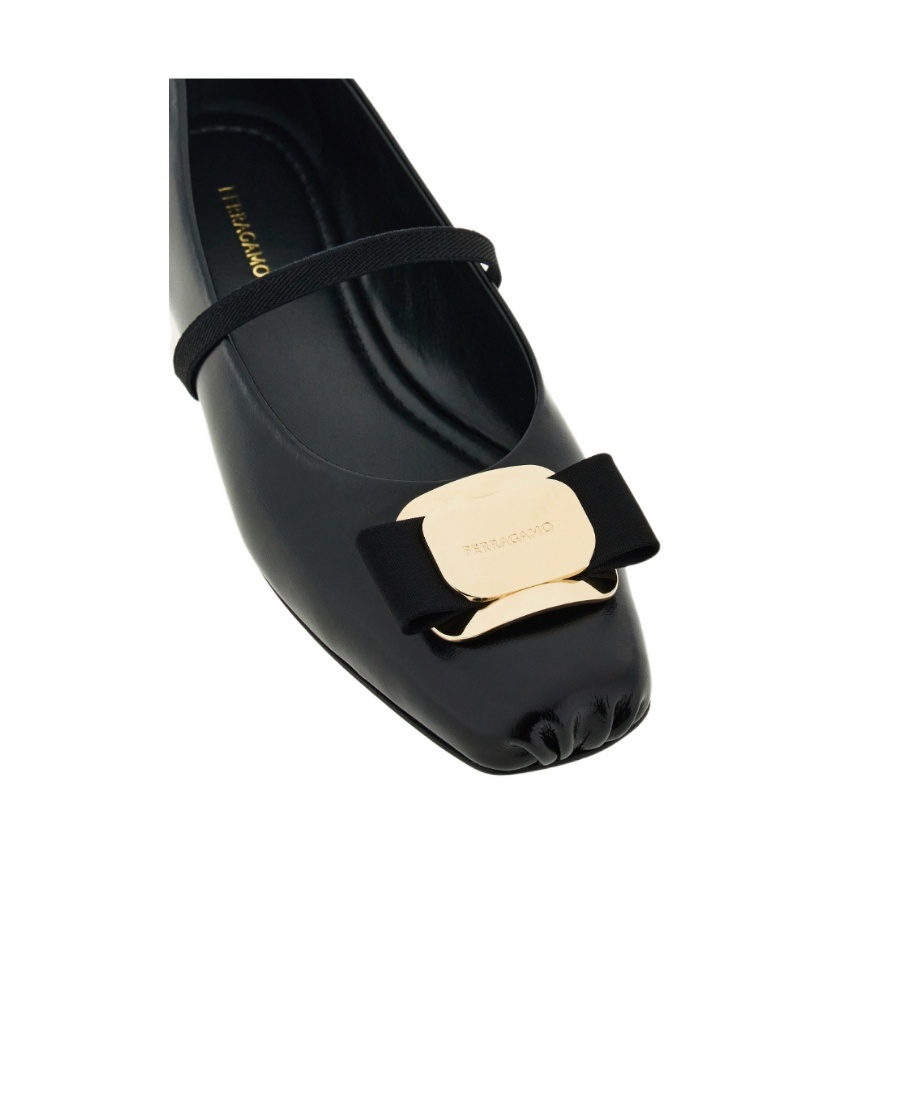 Ferragamo Vara Logo-plaque Ballerina Shoes In Black