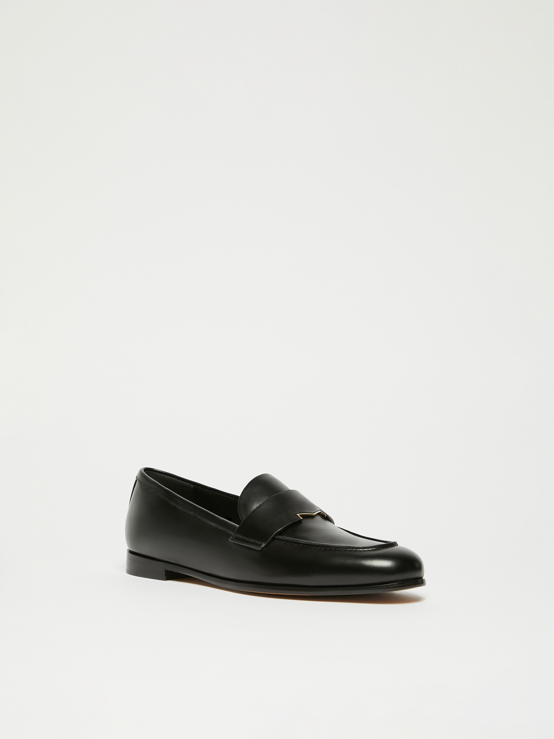 Max Mara Semi-glossy Leather Moccasins In Black