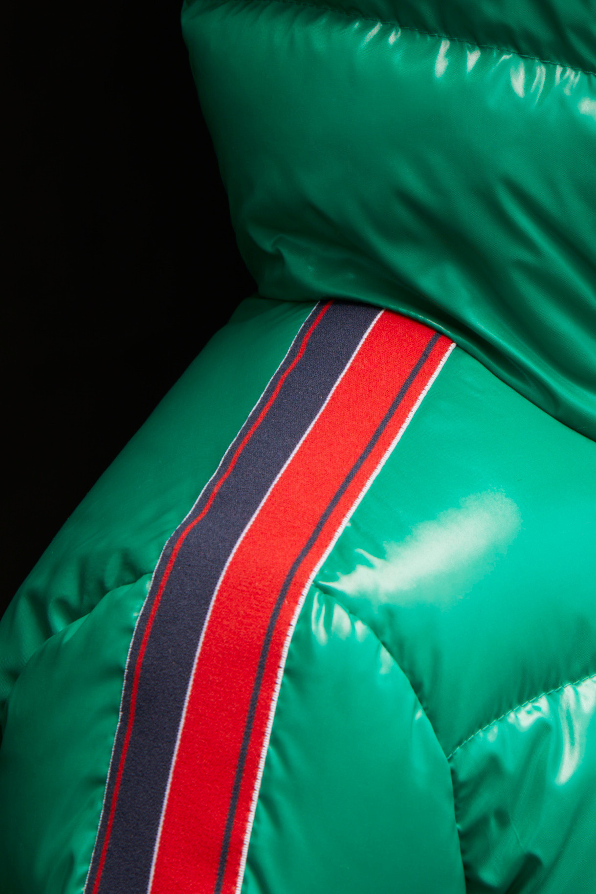 Moncler Logo-patch Puffer Coat In Green