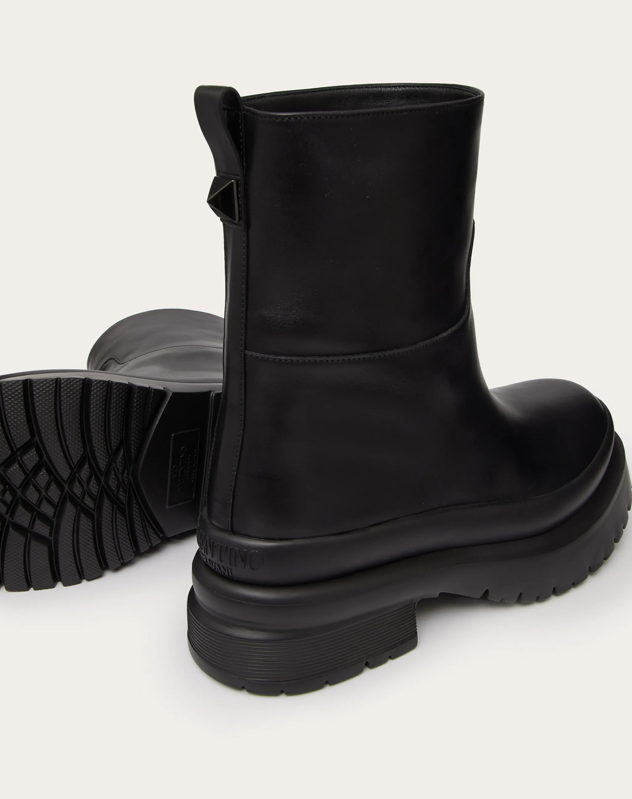 Valentino Garavani Roman Stud Leather Boots In Black