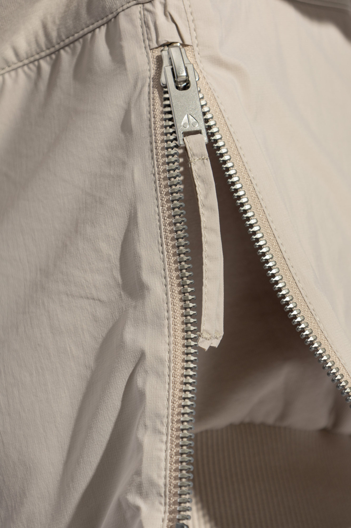 Moose Knuckles Elastic Waist Casual Pants In Nude