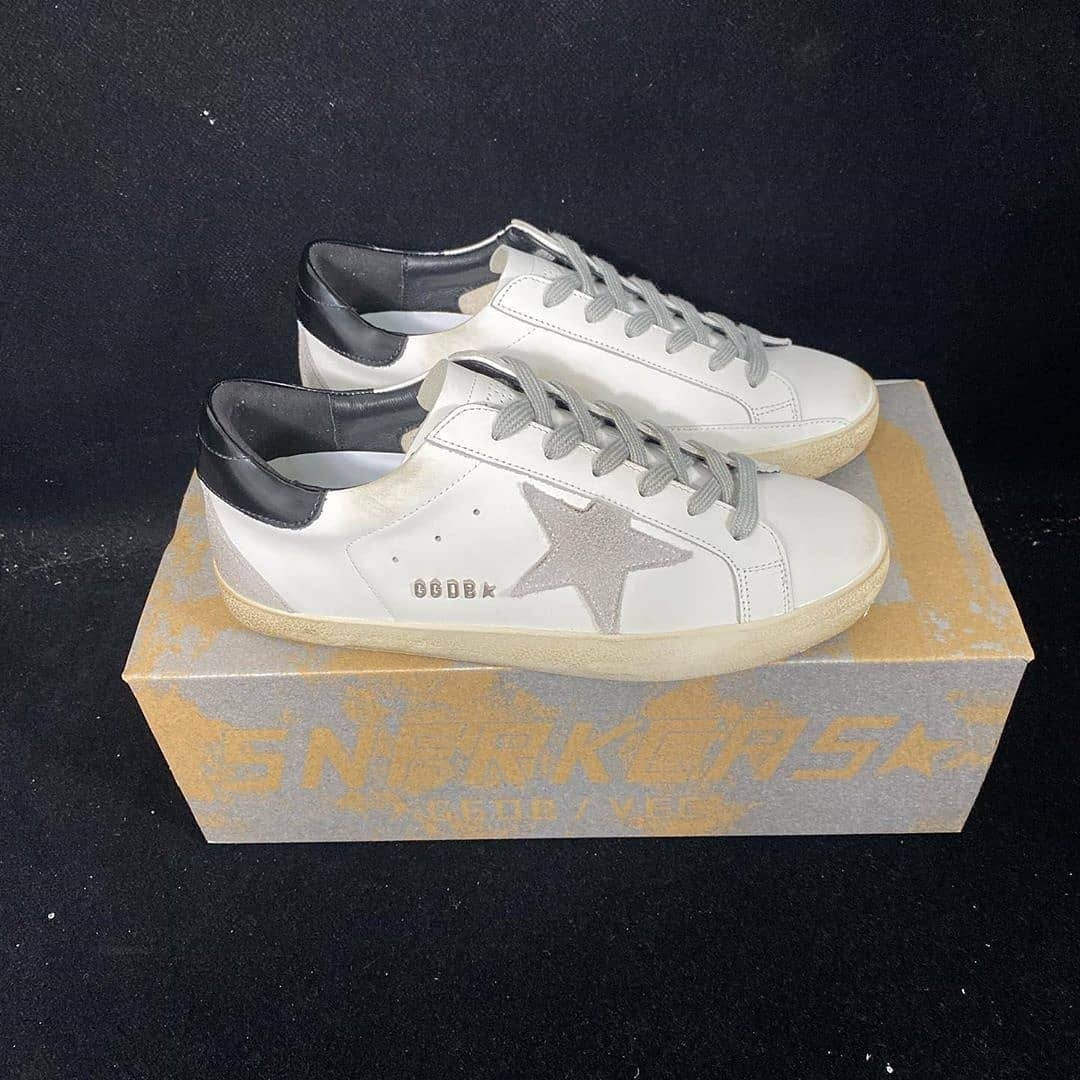 GOLDEN GOOSE MENS SUPER-STAR SNEAKERS WITH SUEDE STAR AND BLUE HEEL TAB