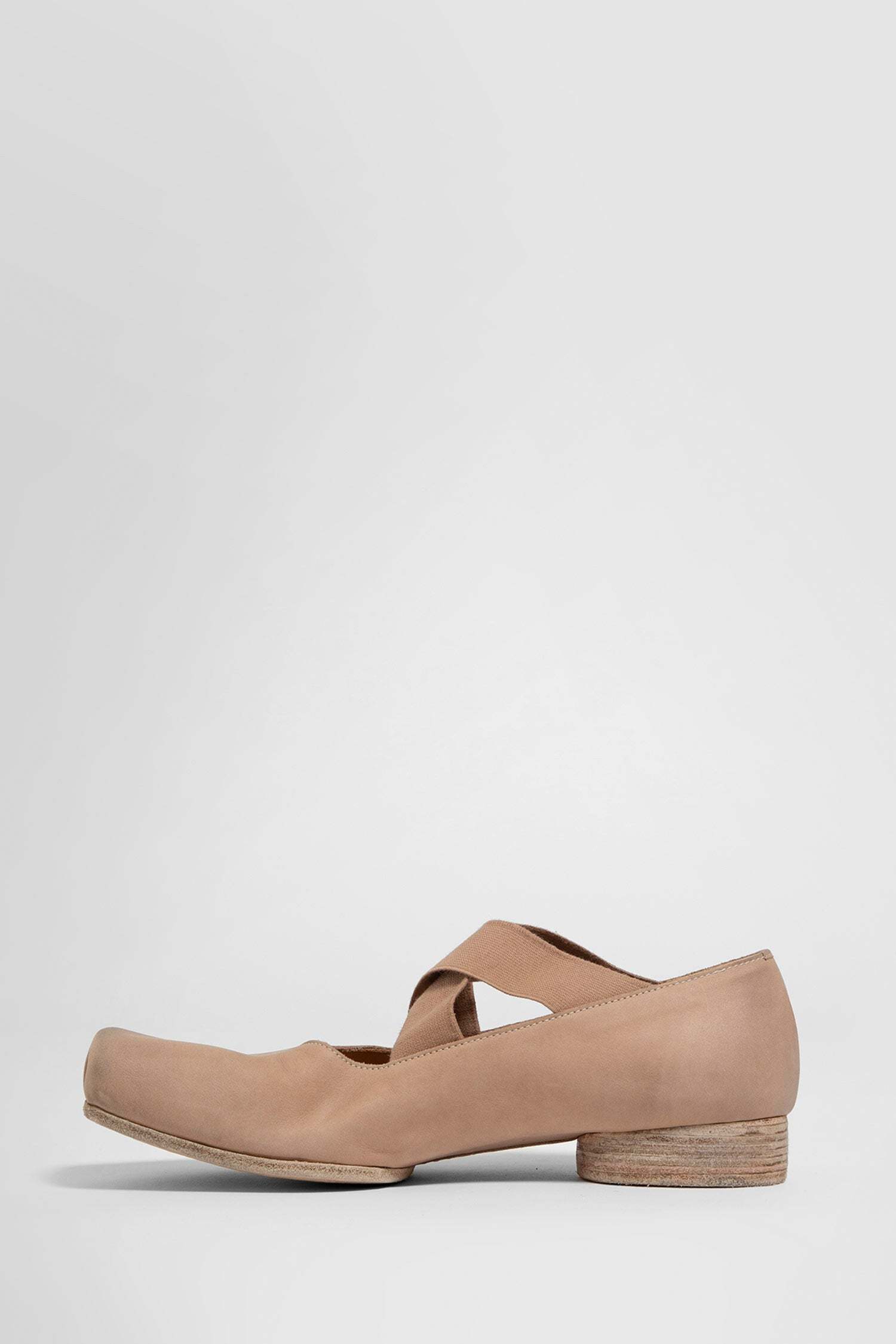 Uma Wang Ballerinas With Crossed Bands In Nude