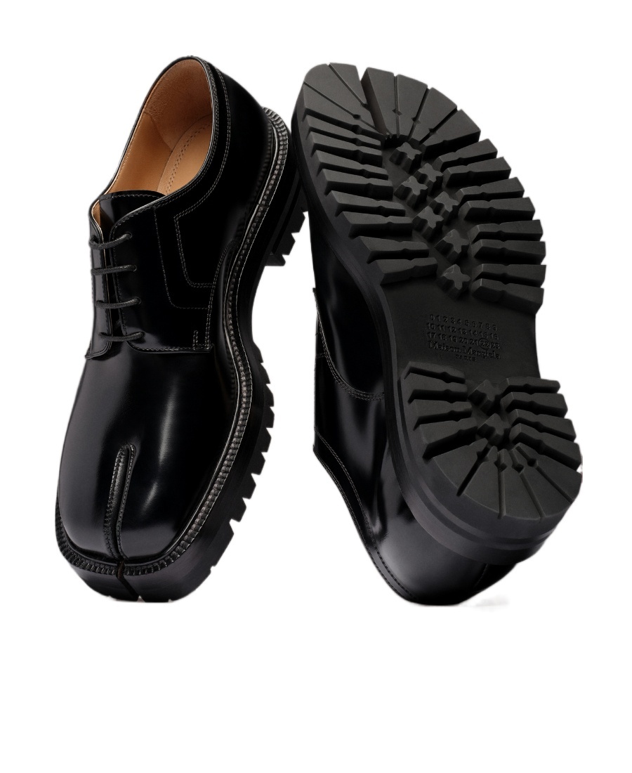 Maison Margiela Tabi Split-toe Glossed-leather Loafers In Black