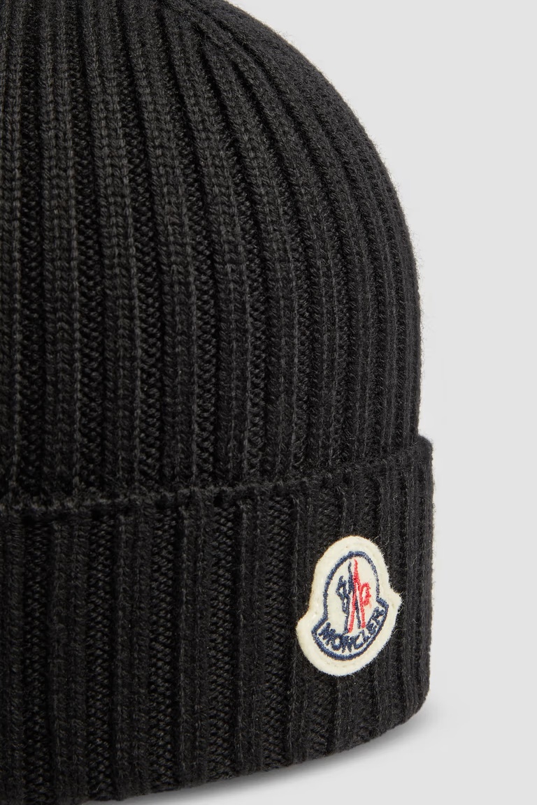 Moncler Enfant Logo Patch Knitted Beanie In Black
