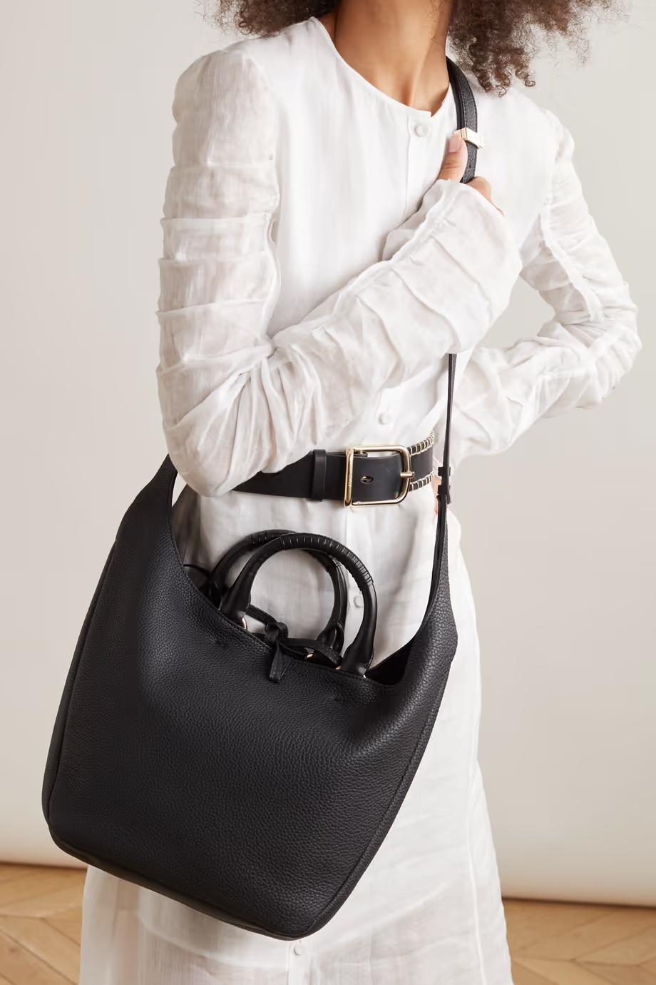Chloé Textured Shoulder Bag In Black