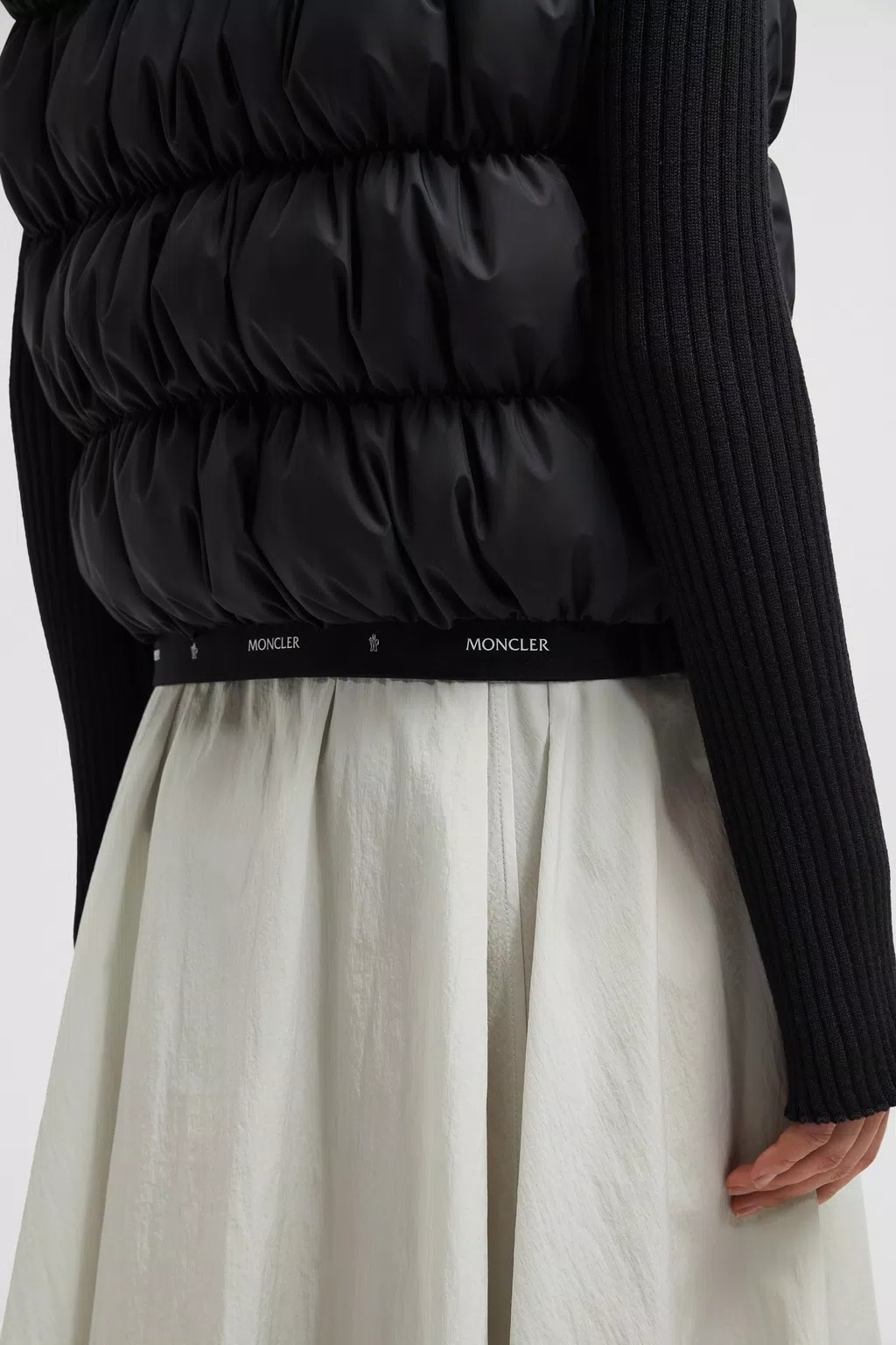 Moncler Apriate Gilet In Black