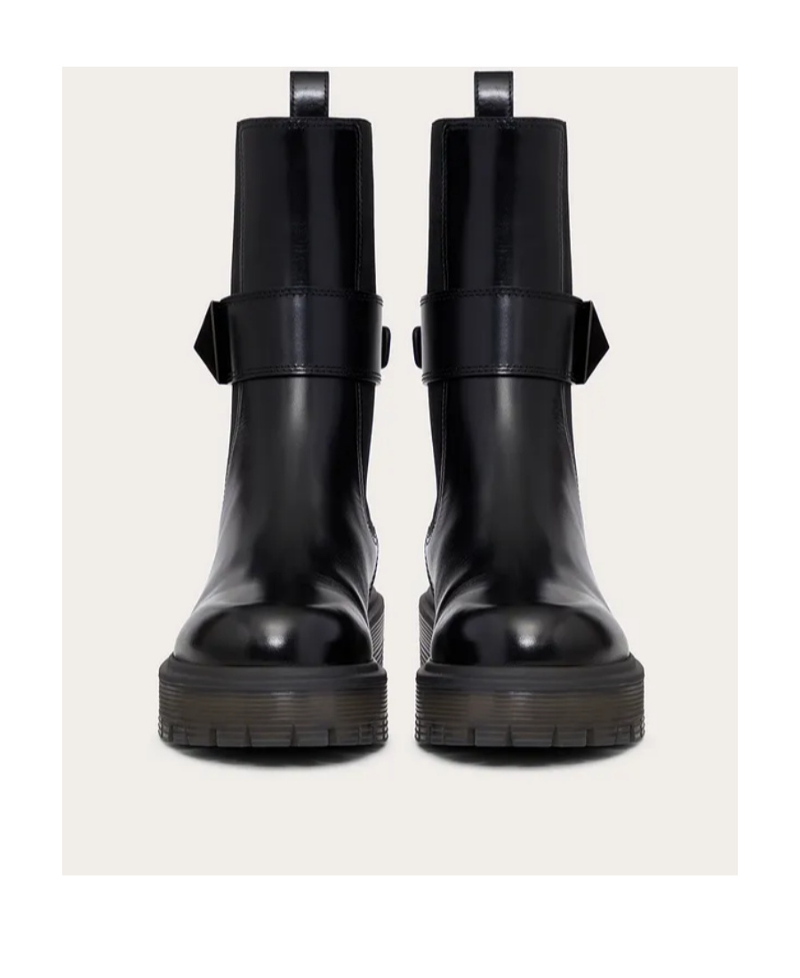 Valentino Garavani One Stud Beatle Round Toe Boots In Black