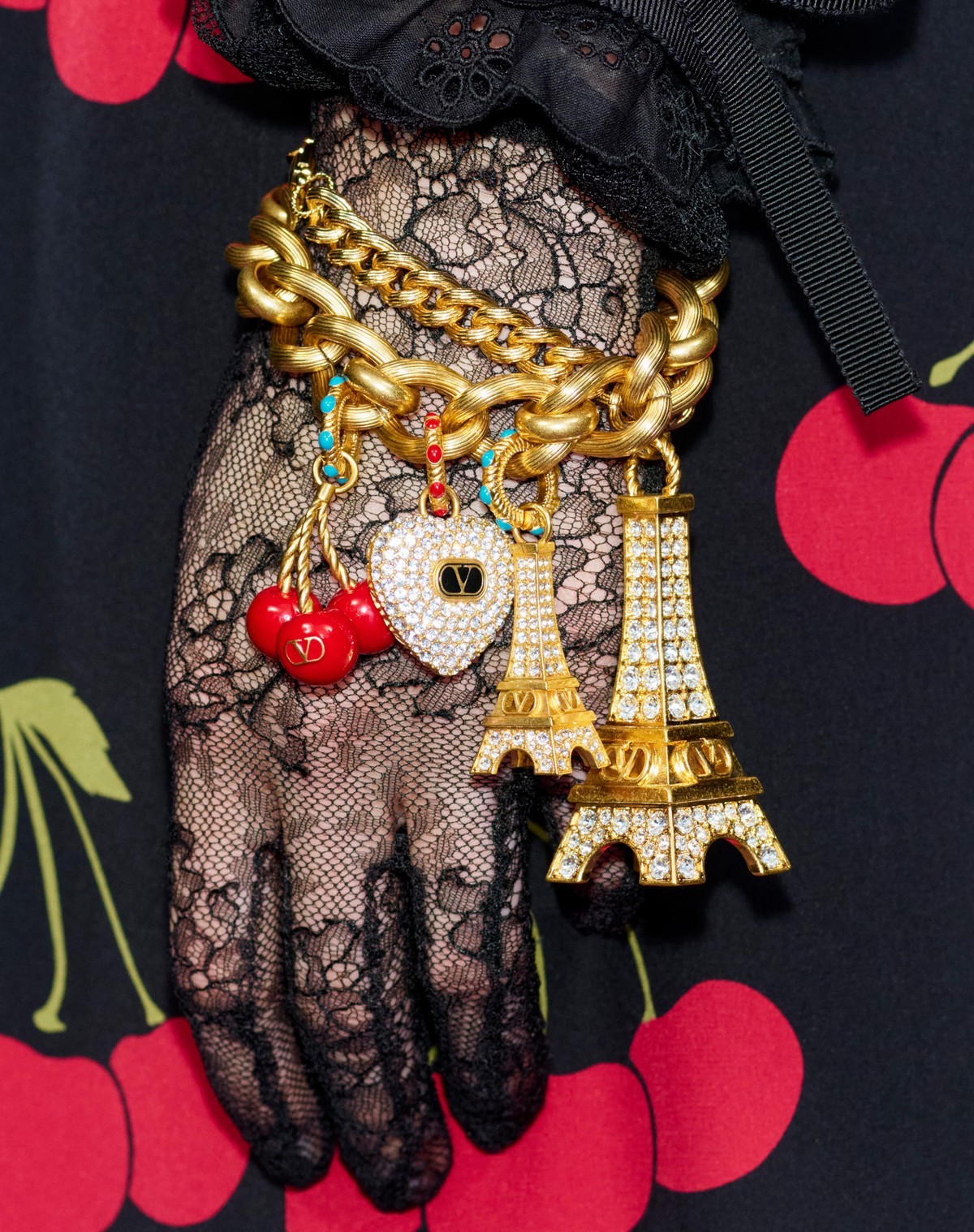 Valentino Chez  Bracelet In Gold