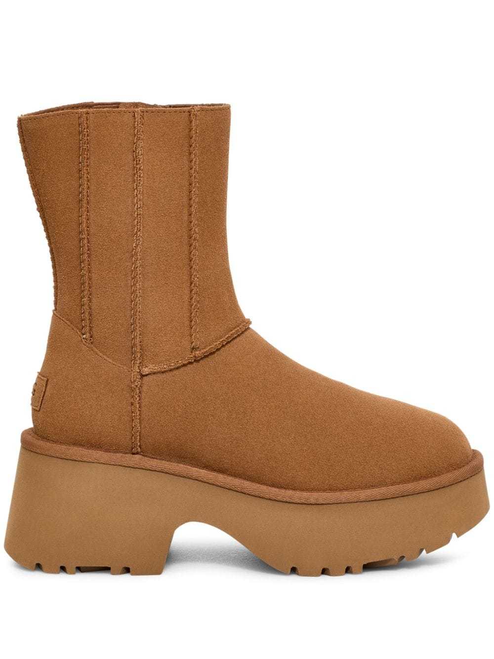 UGG LOGO SHORT BOOTS 