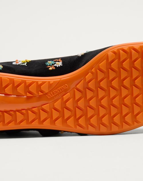Valentino Garavani Chromathon Multicolour Floral Embroidered Sneakers In Black