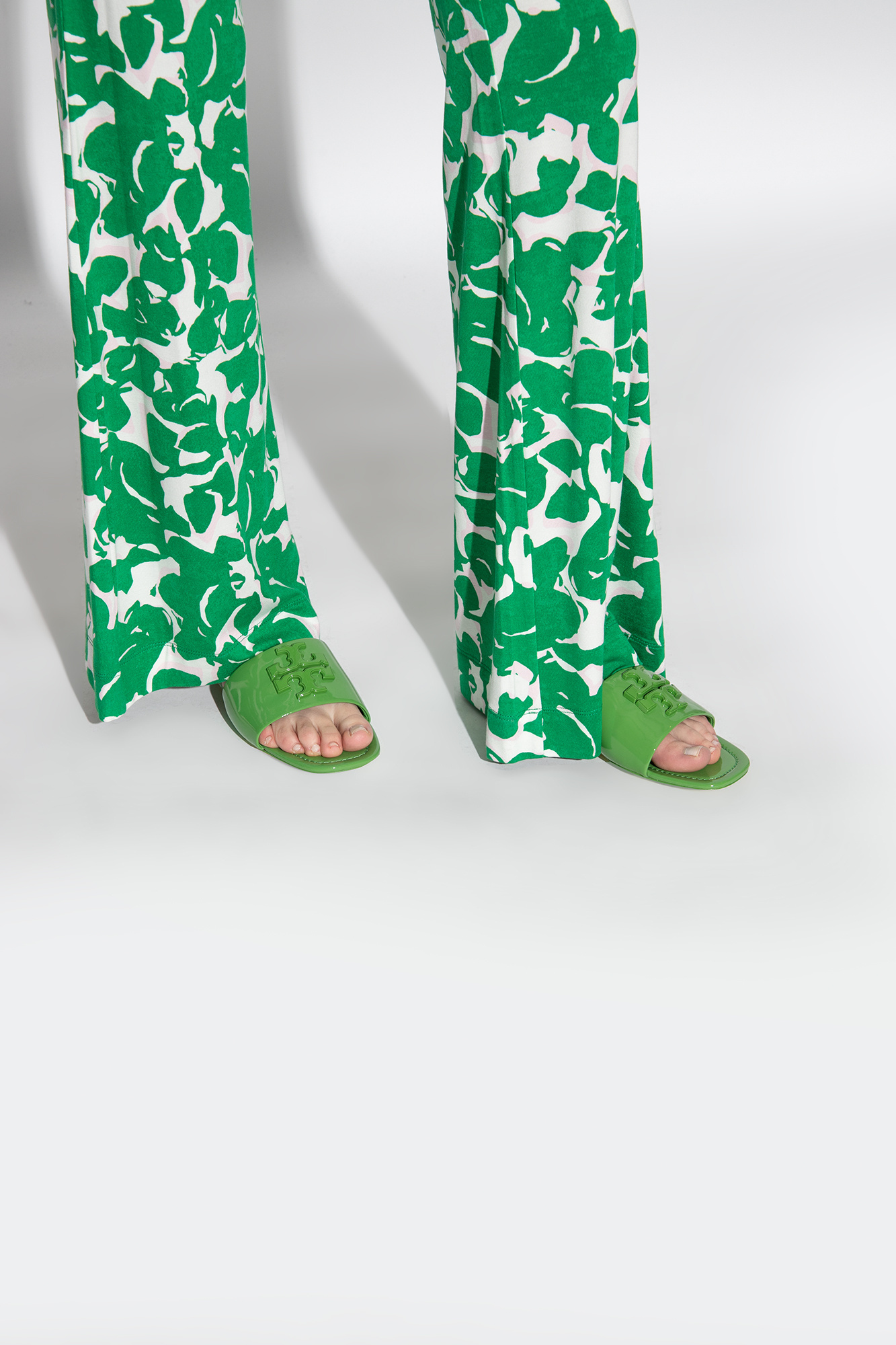 TORY BURCH ELEANOR PATENT-LEATHER SLIDES