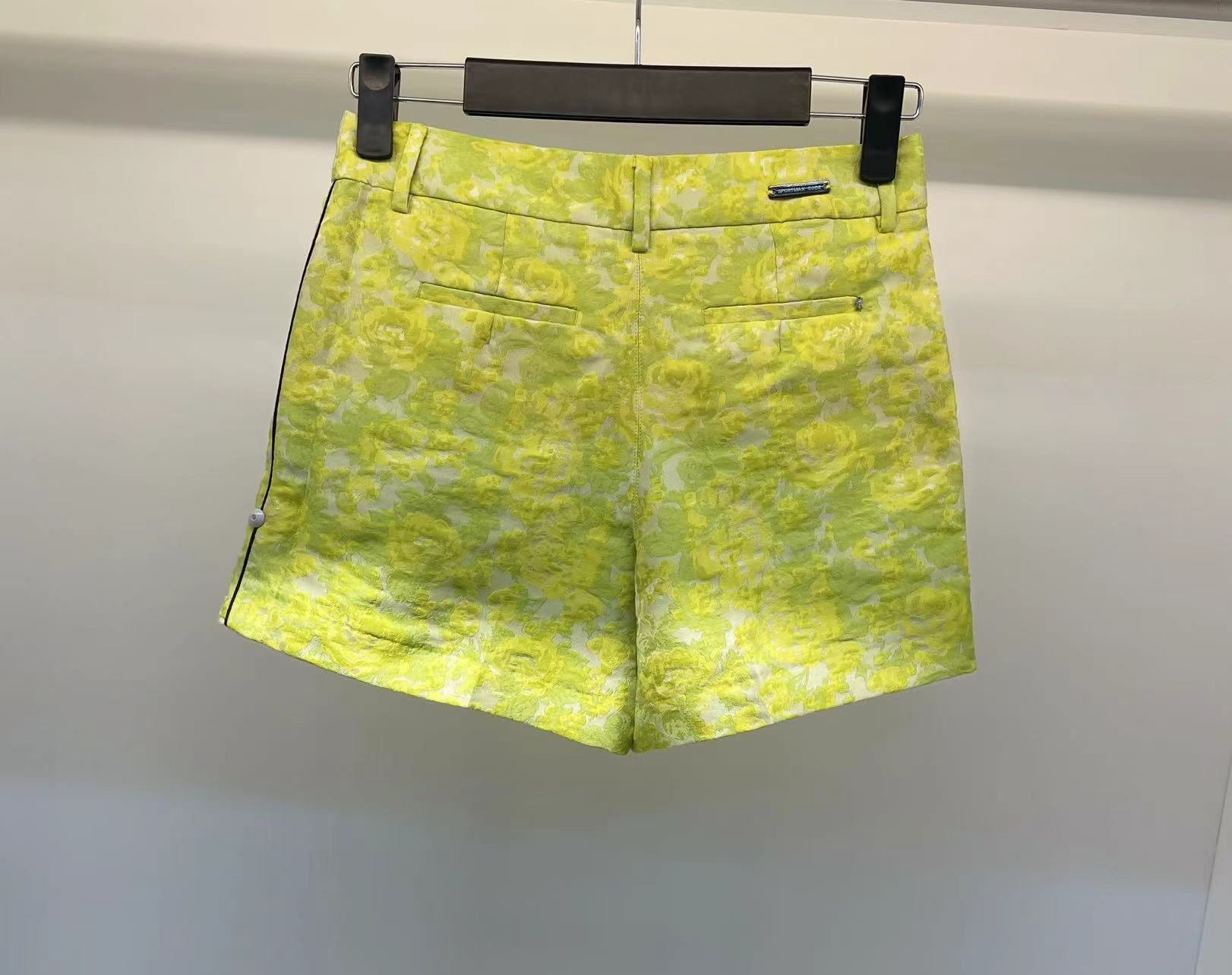 Sportmax Waistband Loop Shorts In Green
