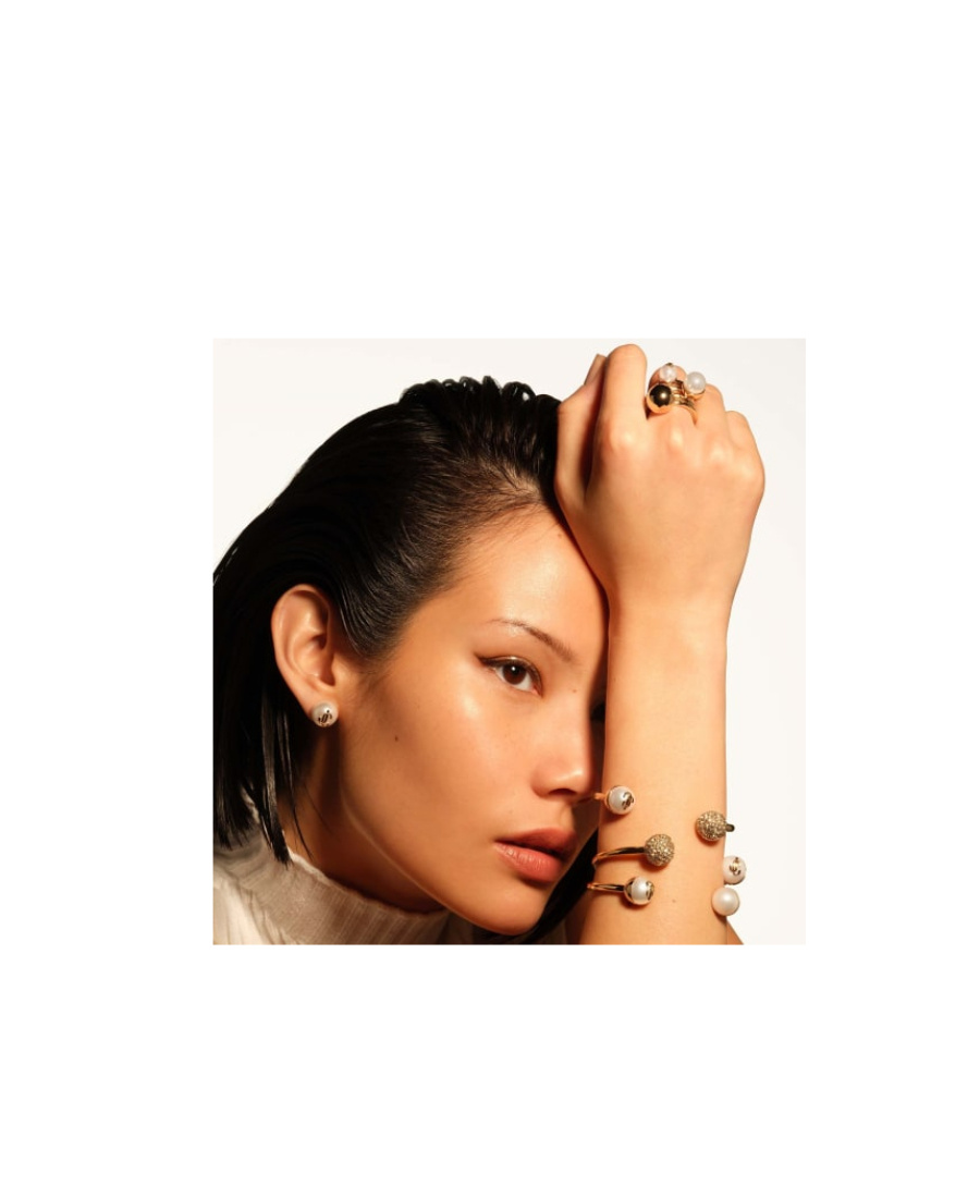 Jimmy Choo Pearl Lobo Earrings Gold-tone Hardware In White