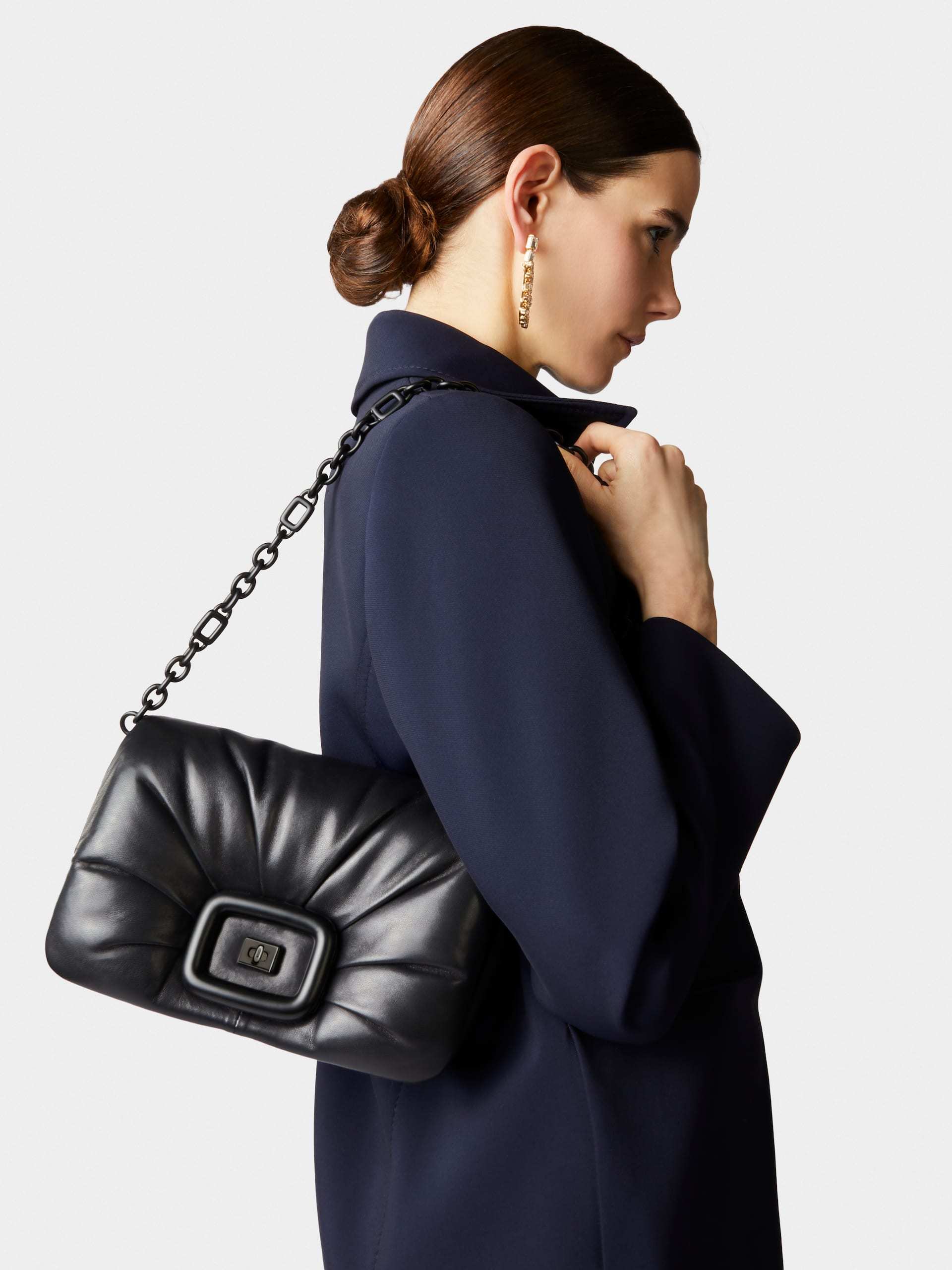 Roger Vivier Viv' Choc Me Bag In Leather In Black
