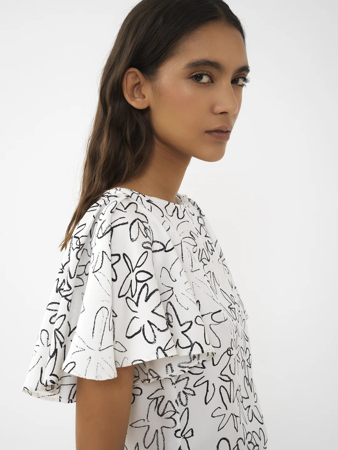 Chloé Doodle Floral Flutter-sleeve Silk Top In White