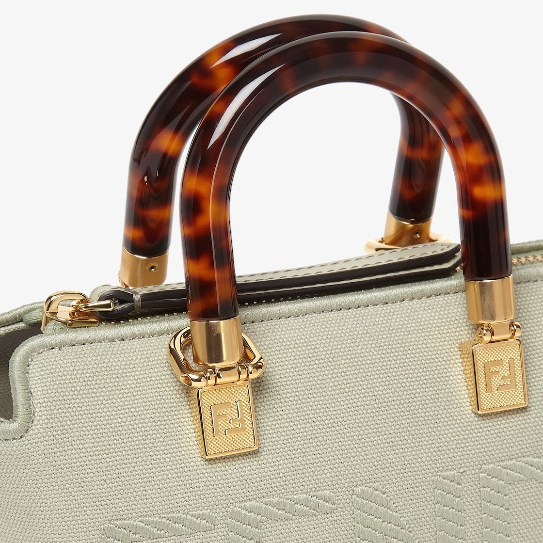 Fendi Logo Shoulder Bag In Green