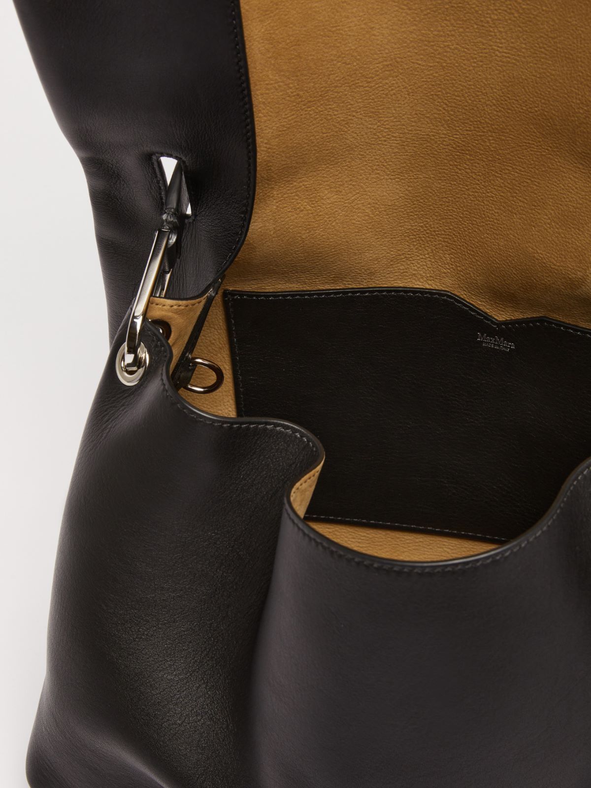 Max Mara Archetipo 06 Leather Shoulder Bag In Black