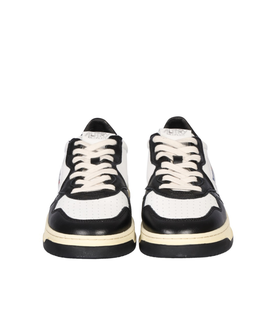 Autry Medalist Sneakers In White/black Leather In Black