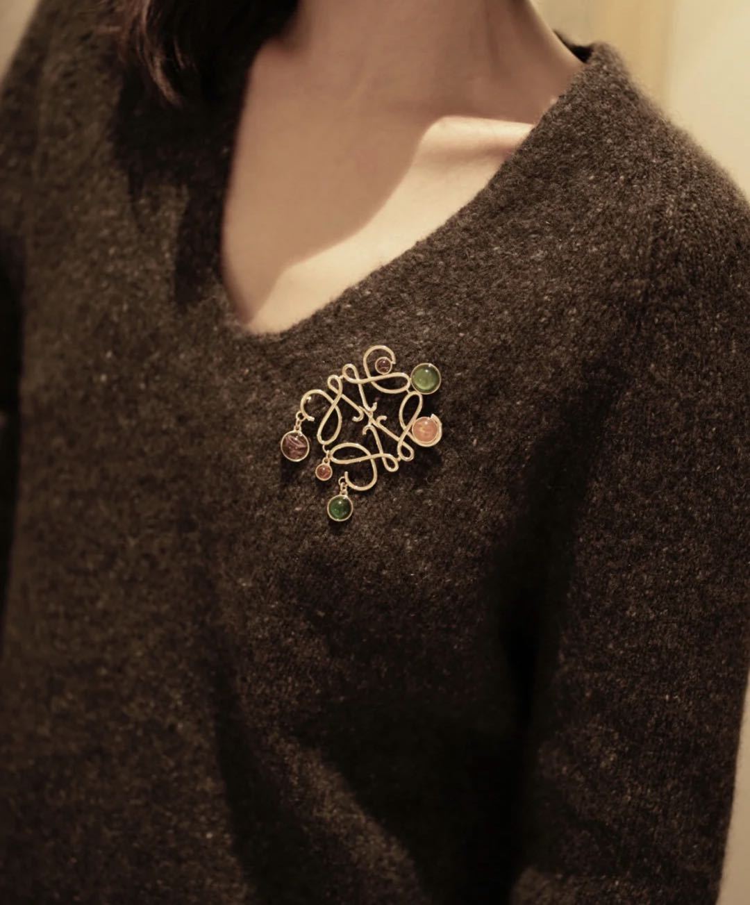 Loewe Small Anagram Brooch In Metal In Yellow