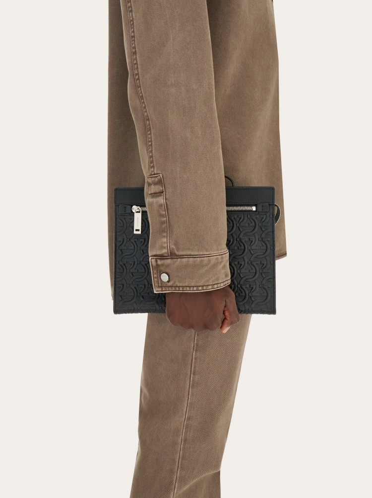 Ferragamo Salvatore Logo Embossed Clutch Bag In Black