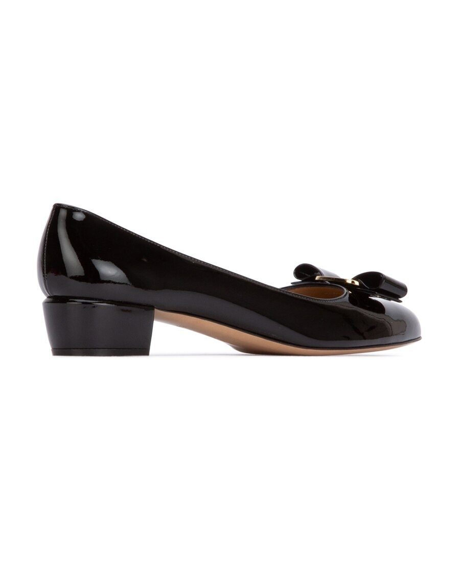 Ferragamo Vara Bow-embellished Patent-leather Pumps In Black