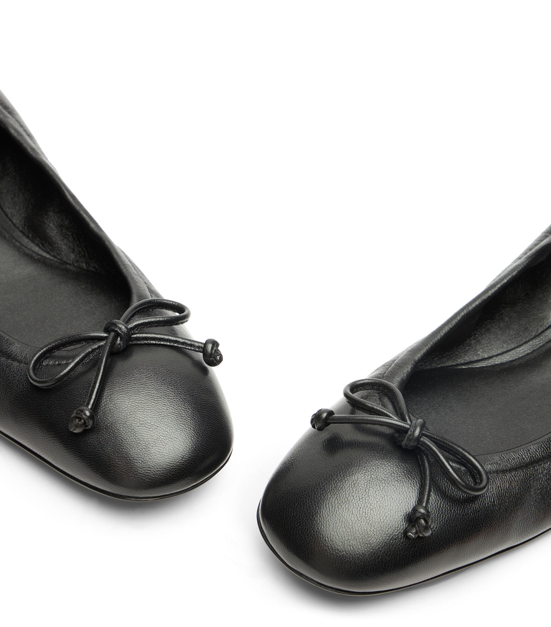 Stuart Weitzman Bria Ballet Flats In Black