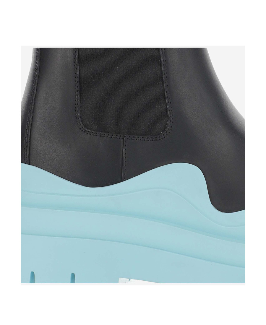 Bottega Veneta Tire Round-headed Chelsea Boots In Black