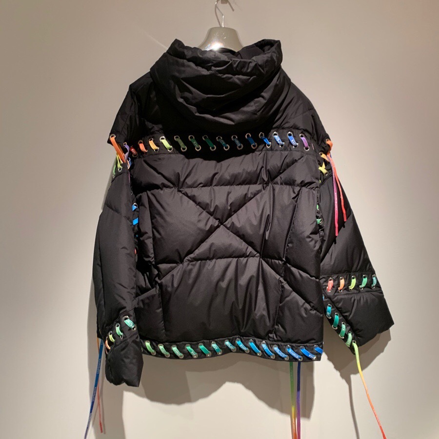 Khrisjoy Contrasting Lace-up Puffer Jacket In Black