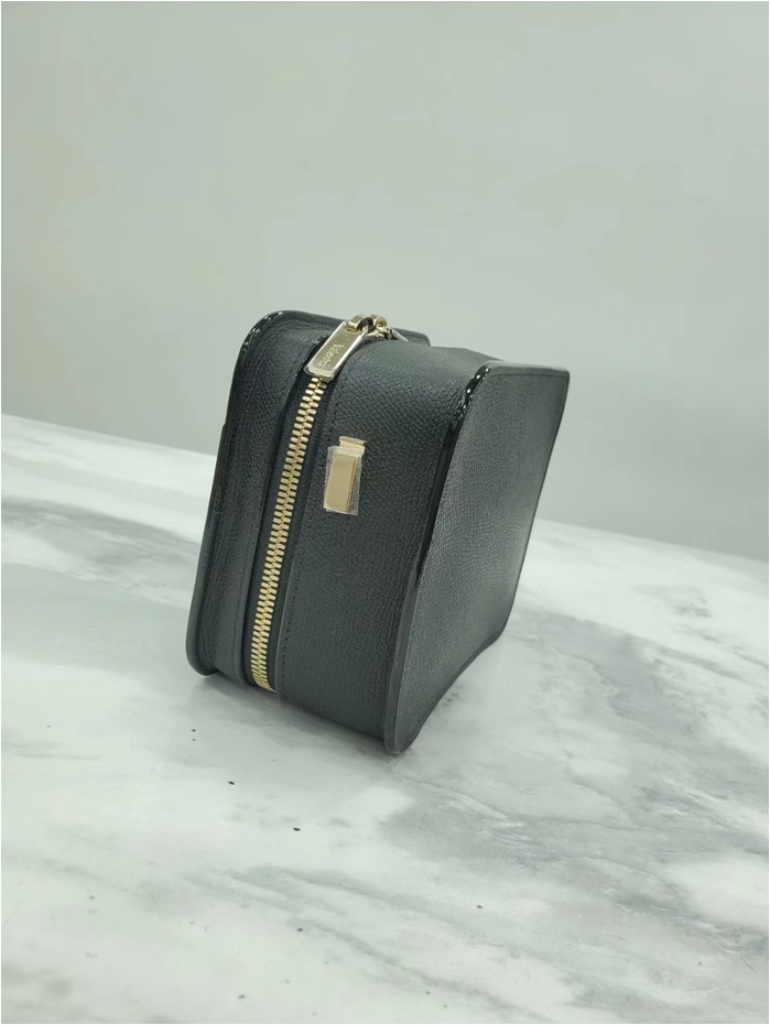 Valextra Logo Shoulder Bag In Green