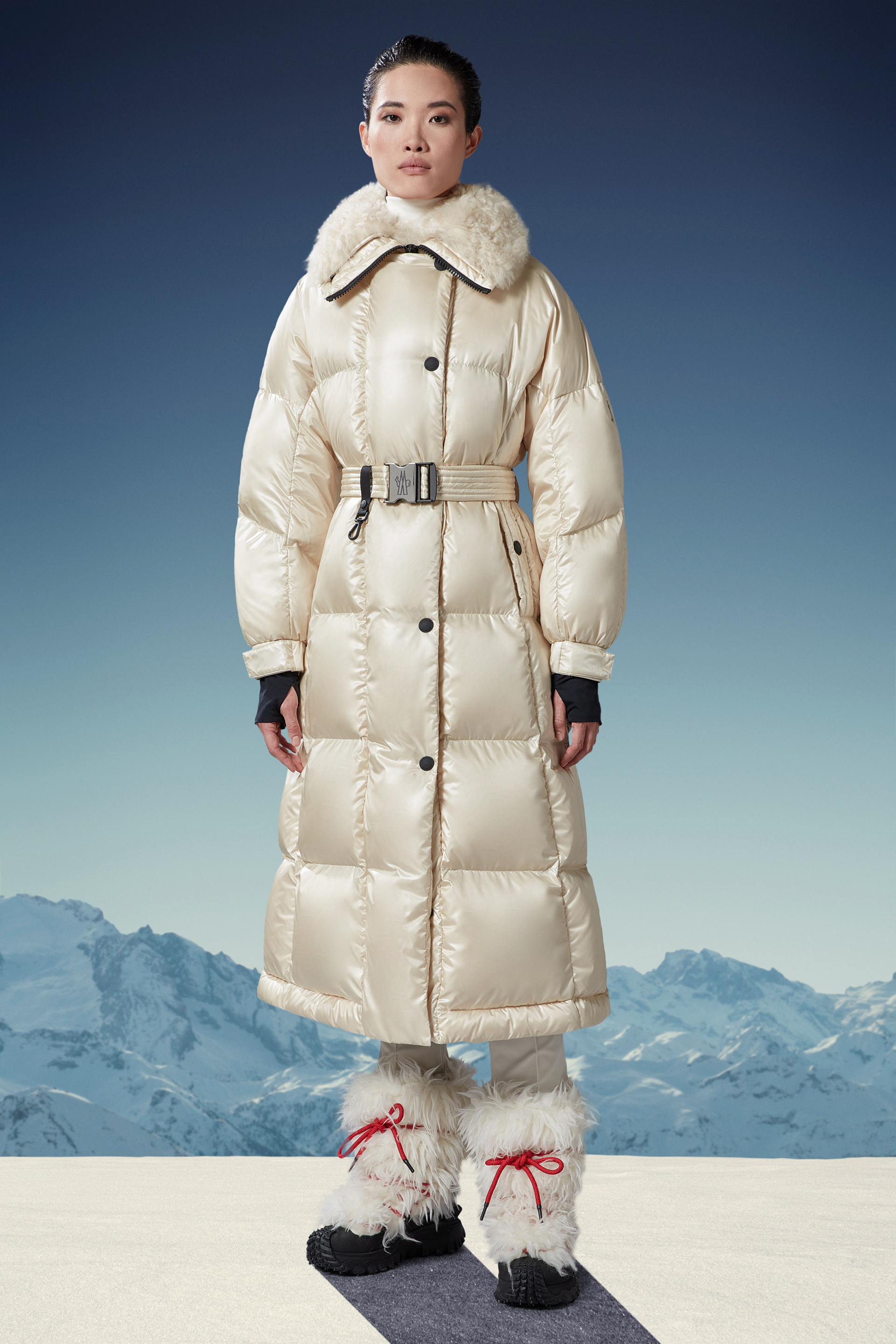 Moncler Chamoille Long-sleeved Down Jacket In Nude