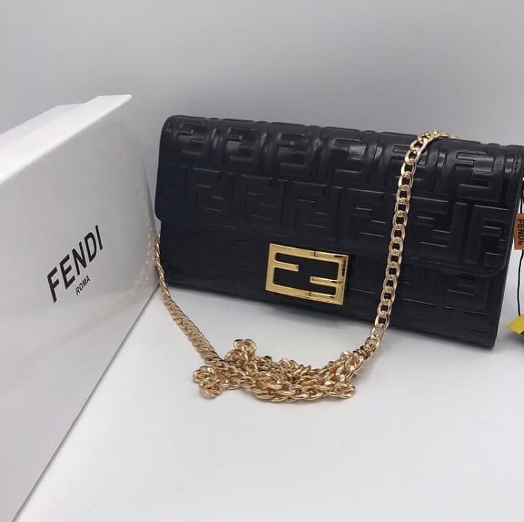Fendi Baguette Leather Wallet On Chain In Black