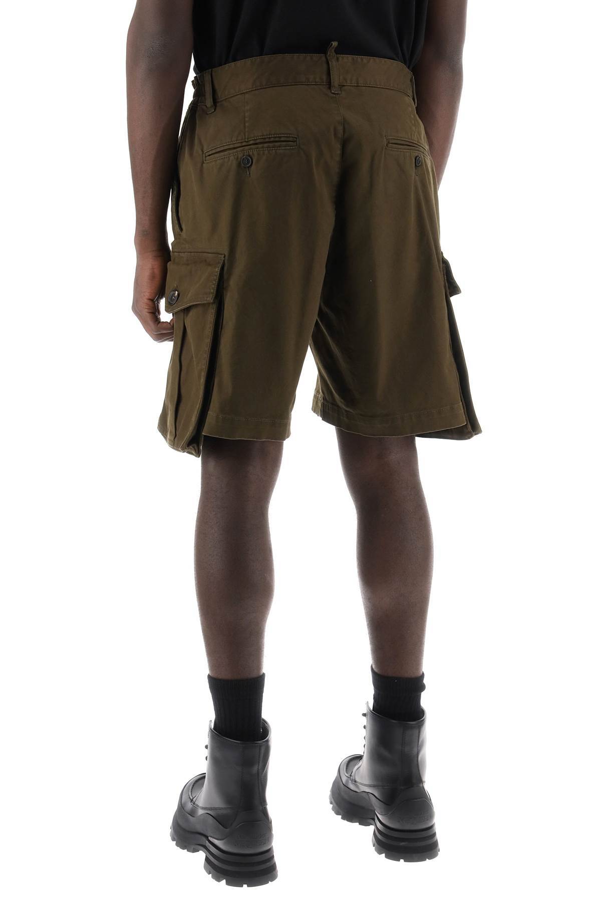 Dsquared2 Straight Leg Cargo Shorts In Green