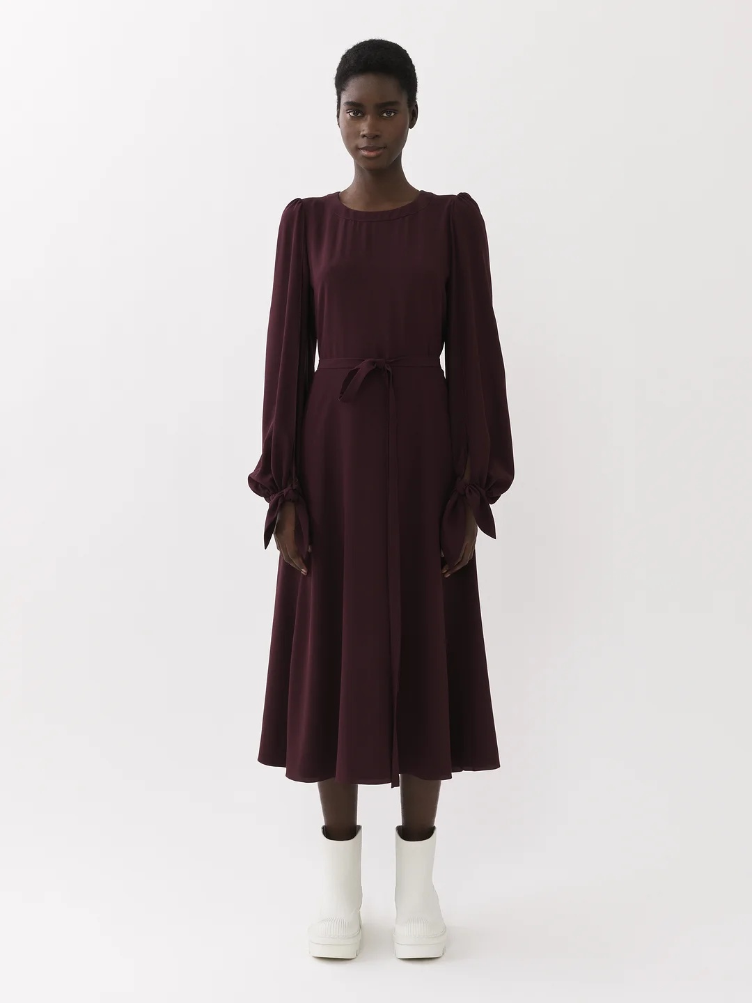 Chloé A Medium-length Flared Dress In Black