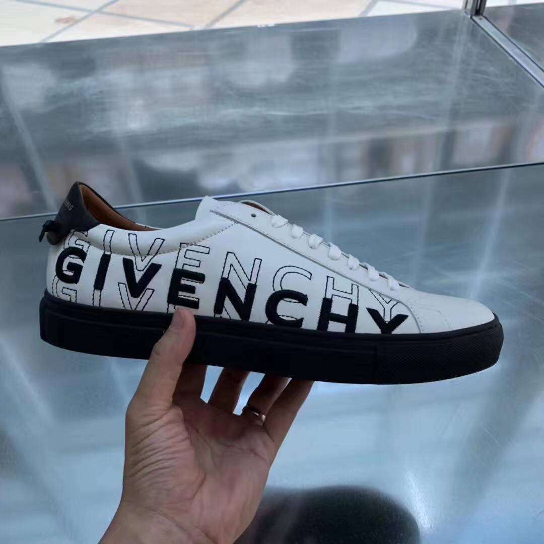 Givenchy Embroidered Logo Sneakers In Black