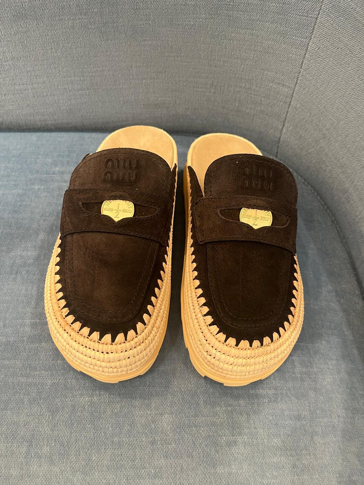 MIU MIU SUEDE AND RAFFIA FLATFORM MULES